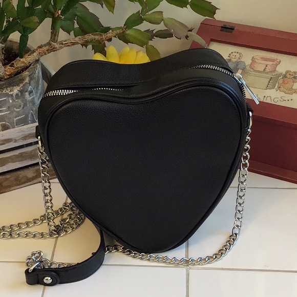 ‘Hot Topic’ Glow-in-the-Dark Figural Heart Shaped Crossbody NWOT - Picture 5 of 8